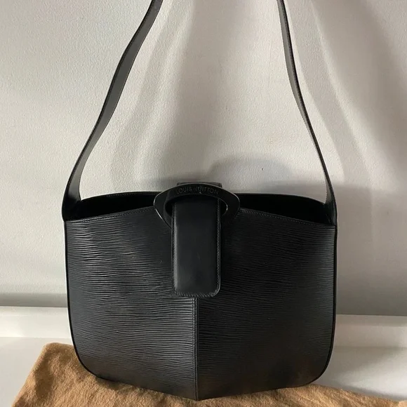 Louis Vuitton Reverie Leather Bag - Picture 2 of 16